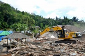 JCB помогает пострадавшему от землетрясений острову Ломбок